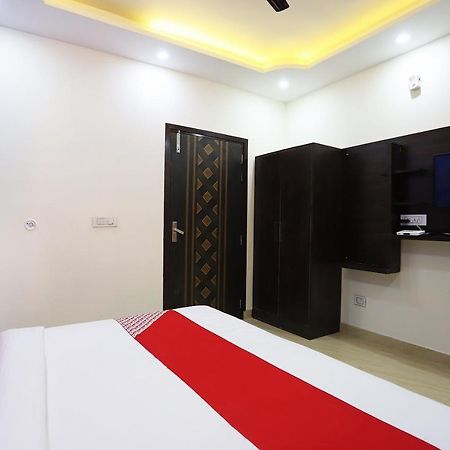 Hotel Oyo Flagship 42619 Diamond Key à Delhi  Extérieur photo