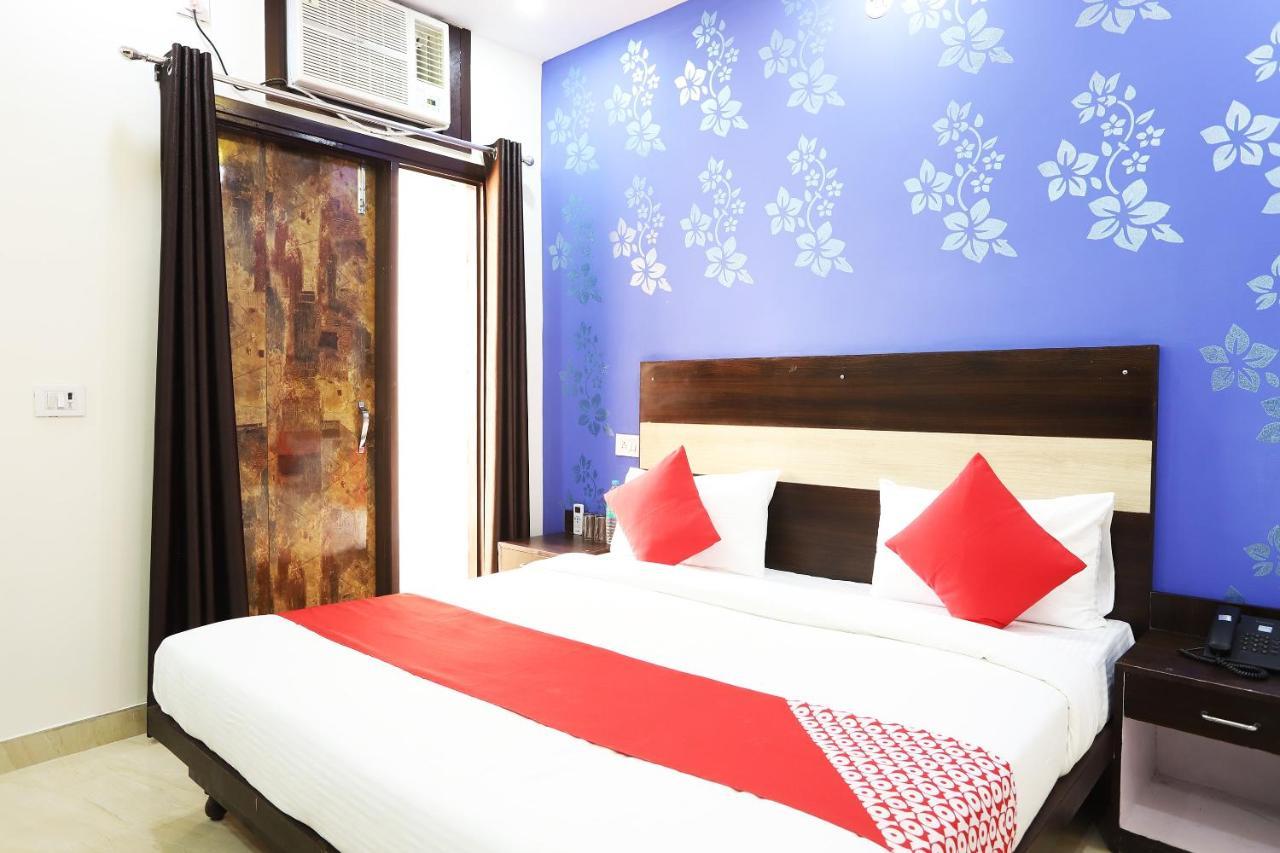 Hotel Oyo Flagship 42619 Diamond Key à Delhi  Extérieur photo