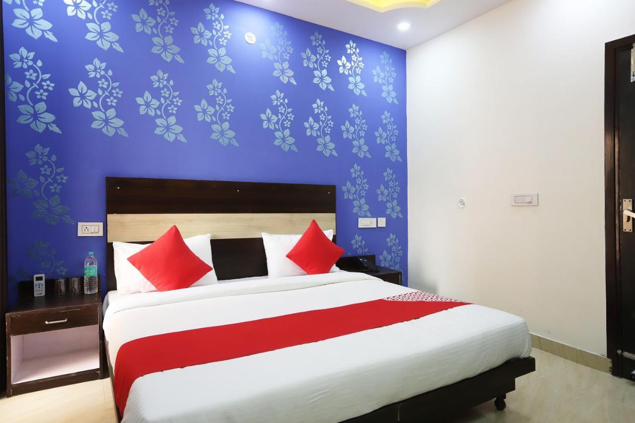 Hotel Oyo Flagship 42619 Diamond Key à Delhi  Extérieur photo