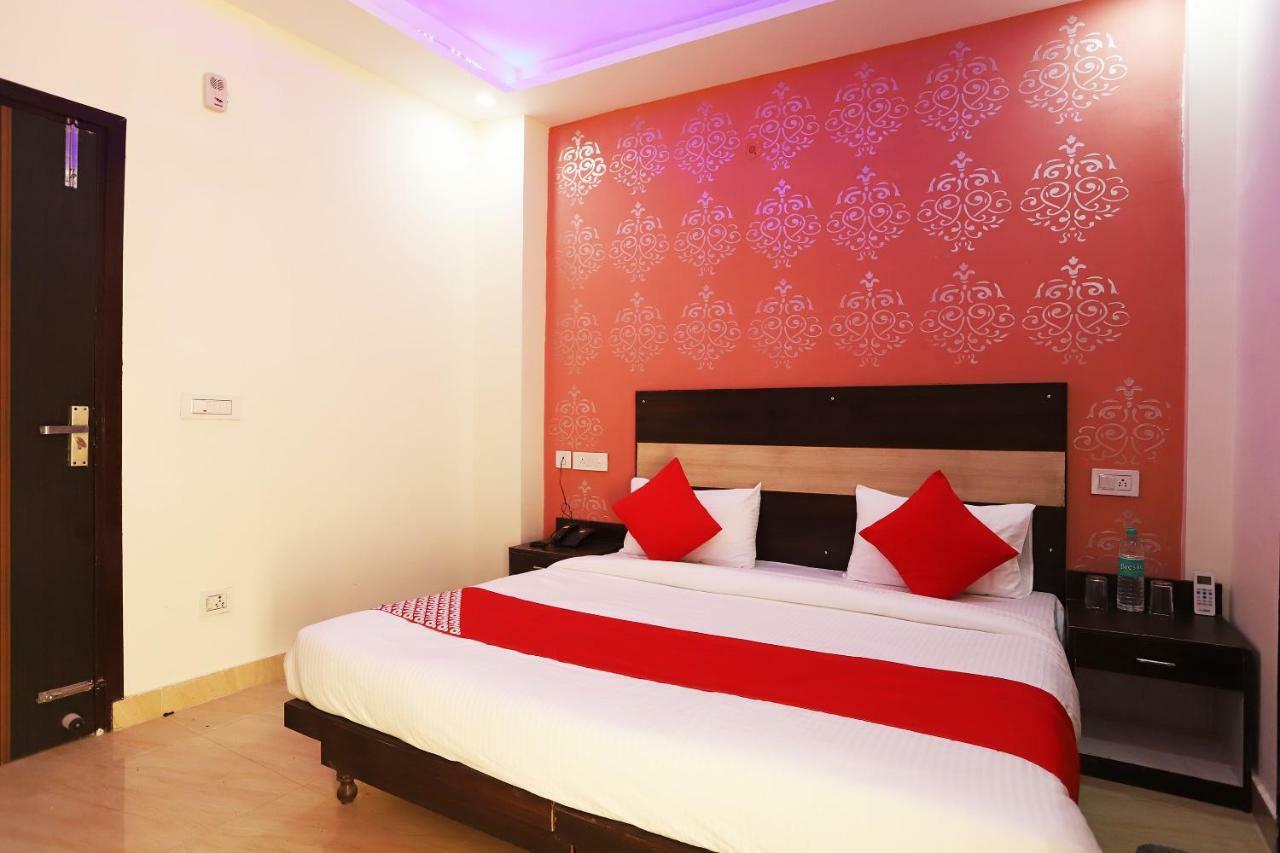 Hotel Oyo Flagship 42619 Diamond Key à Delhi  Extérieur photo